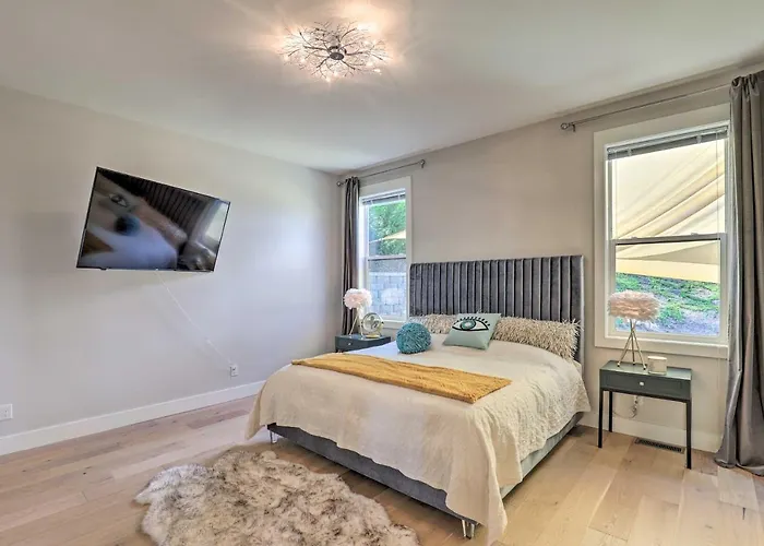 Luxe Asheville Home With Stunning Mountain Views!