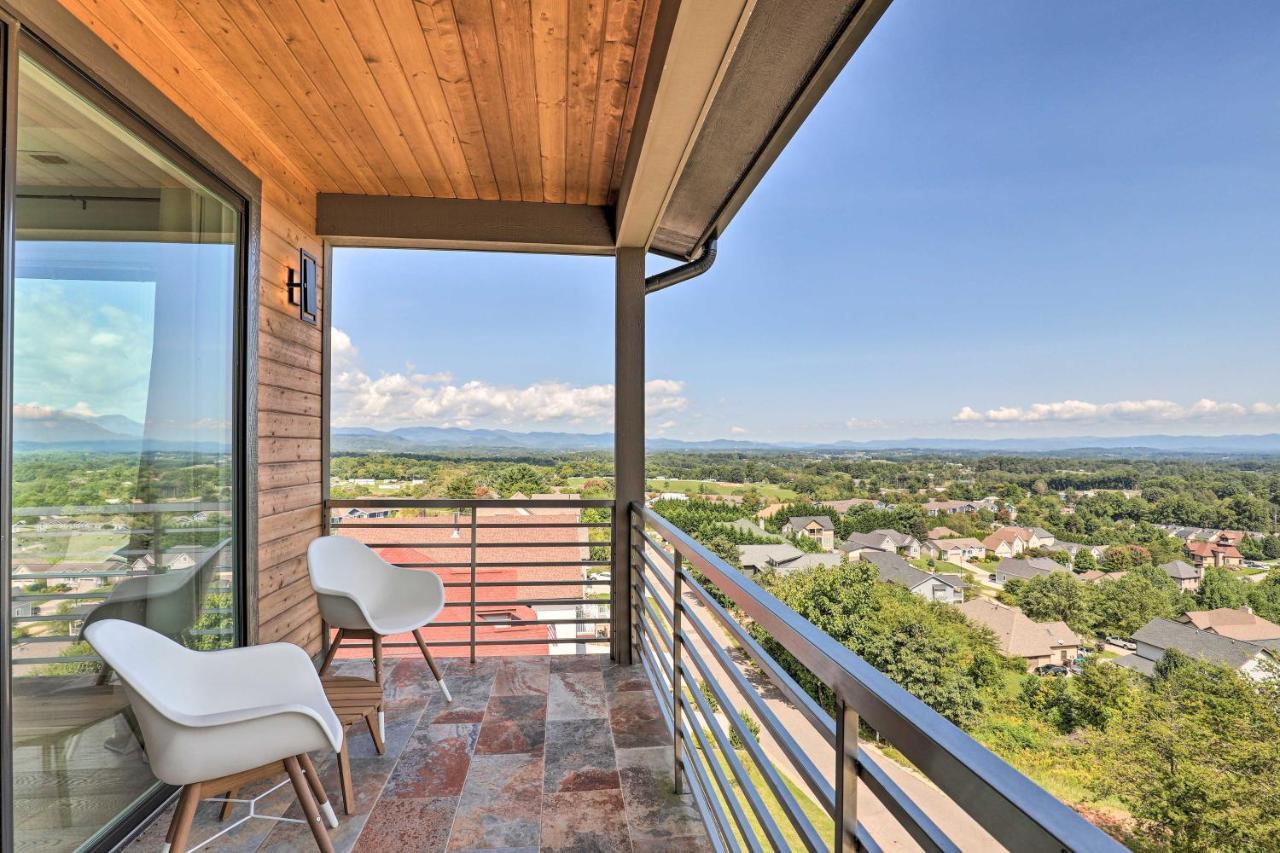 Luxe With Stunning Mountain Views!