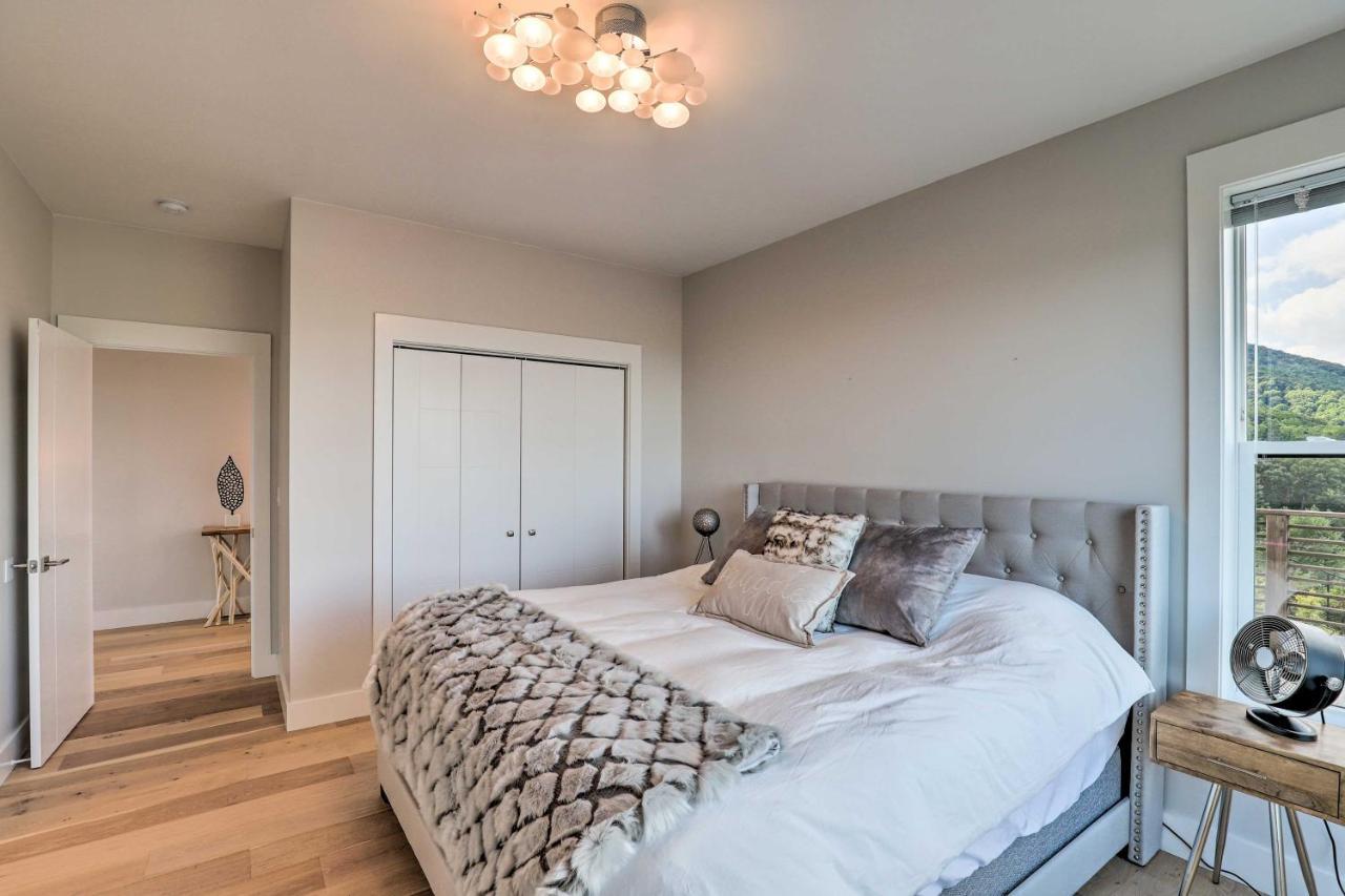 Luxe With Stunning Mountain Views! Asheville